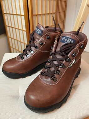 Vasque Sundowner GTX Boots in Red Oak Women’s 8M